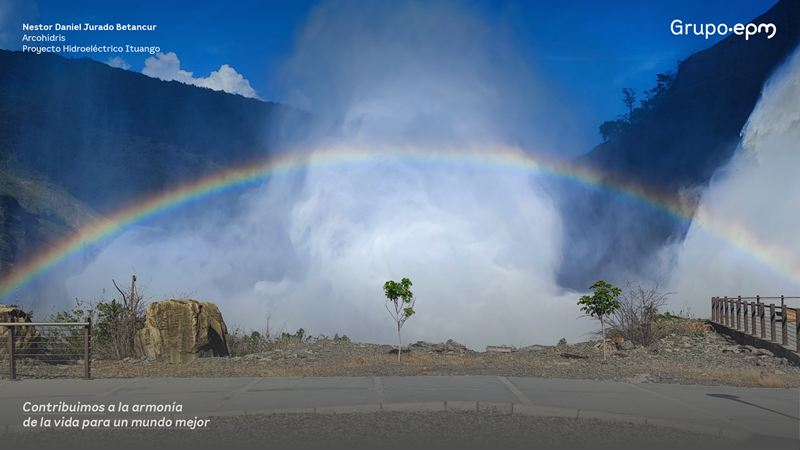 Fotografía de Nestor Jurado. Paisaje del Vertedero con un arcoiris