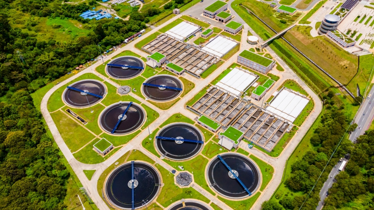 Imagen de planta de tratamiento de agua desde el cielo