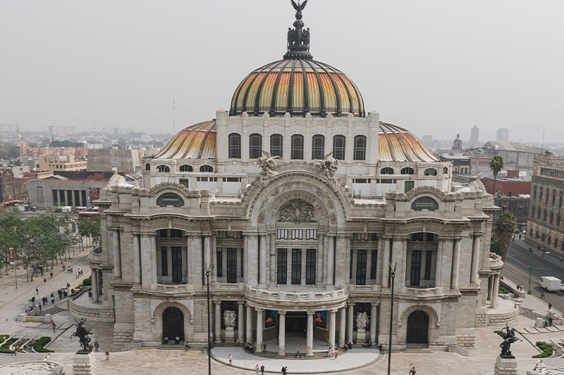 Torre de México con la bandera