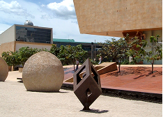 Espacio exterior del Parque de los Deseos y la Casa de la Música