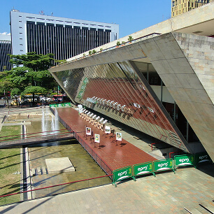 Fotografía exterior de la Biblioteca EPM