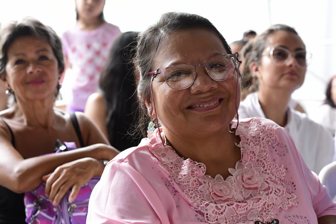 Señora sonriendo