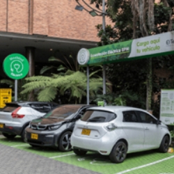 Vehículos eléctricos estacionados