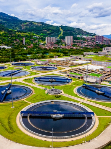 Planta de EPM con zona verde