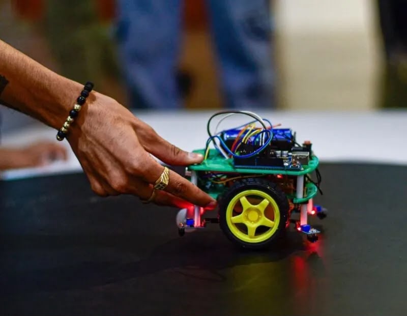 Robot y una mano