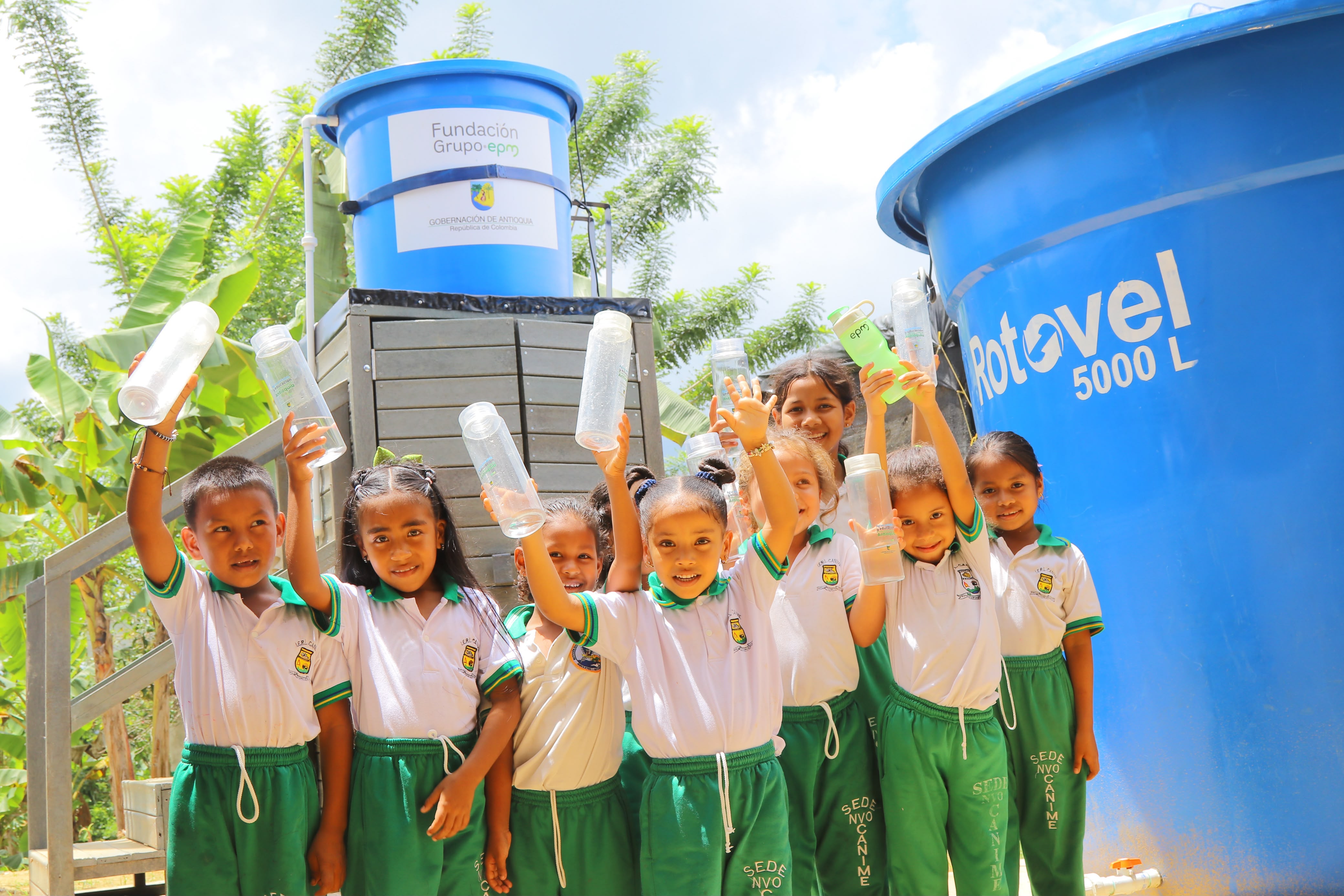 Cumplimos un año llevando agua potable a las escuelas rurales más dispersas del departamento
