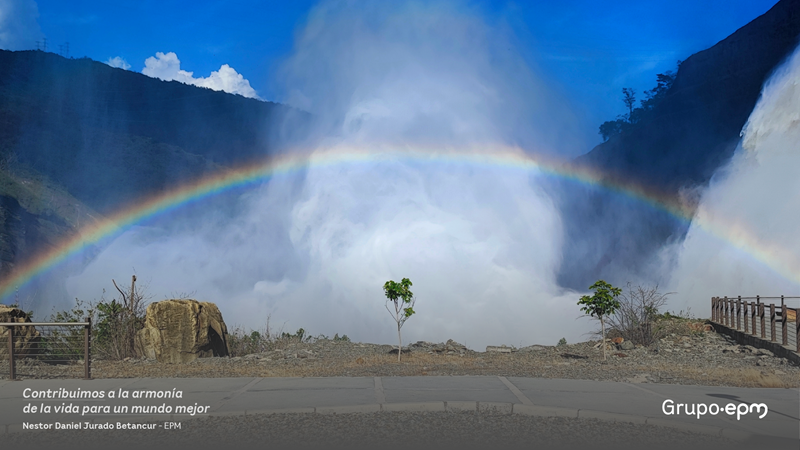 Fotografía de Nestor Jurado. Paisaje del Vertedero con un arcoiris